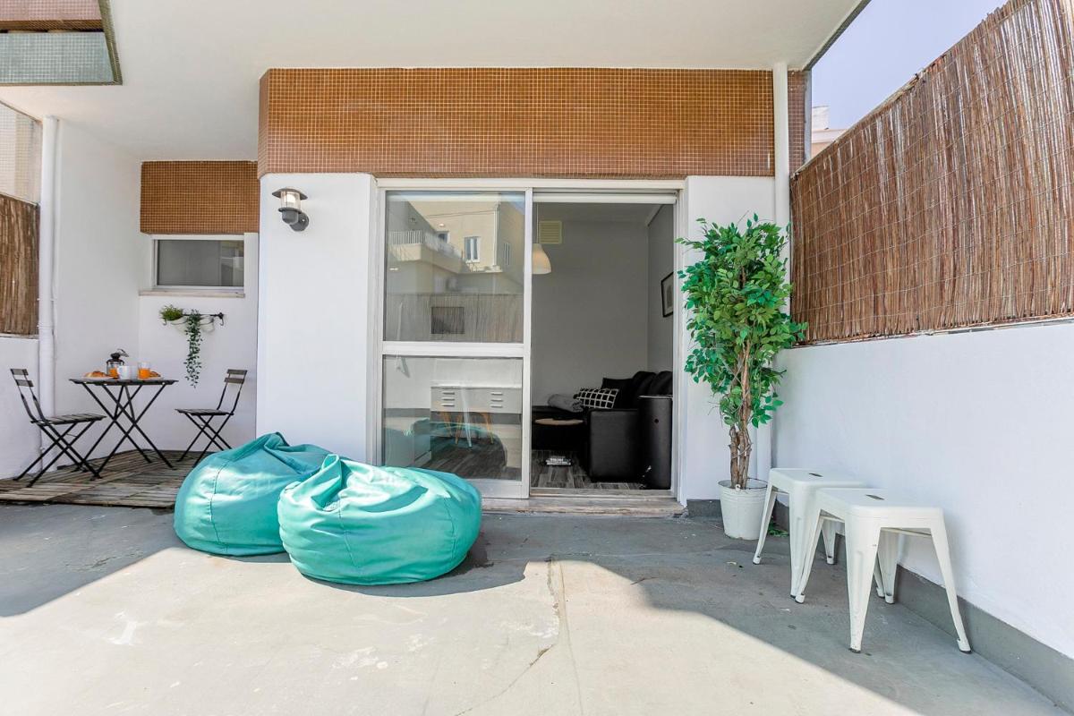 Porto Stanza - 1BR Flat Downtown with Patio by LovelyStay
