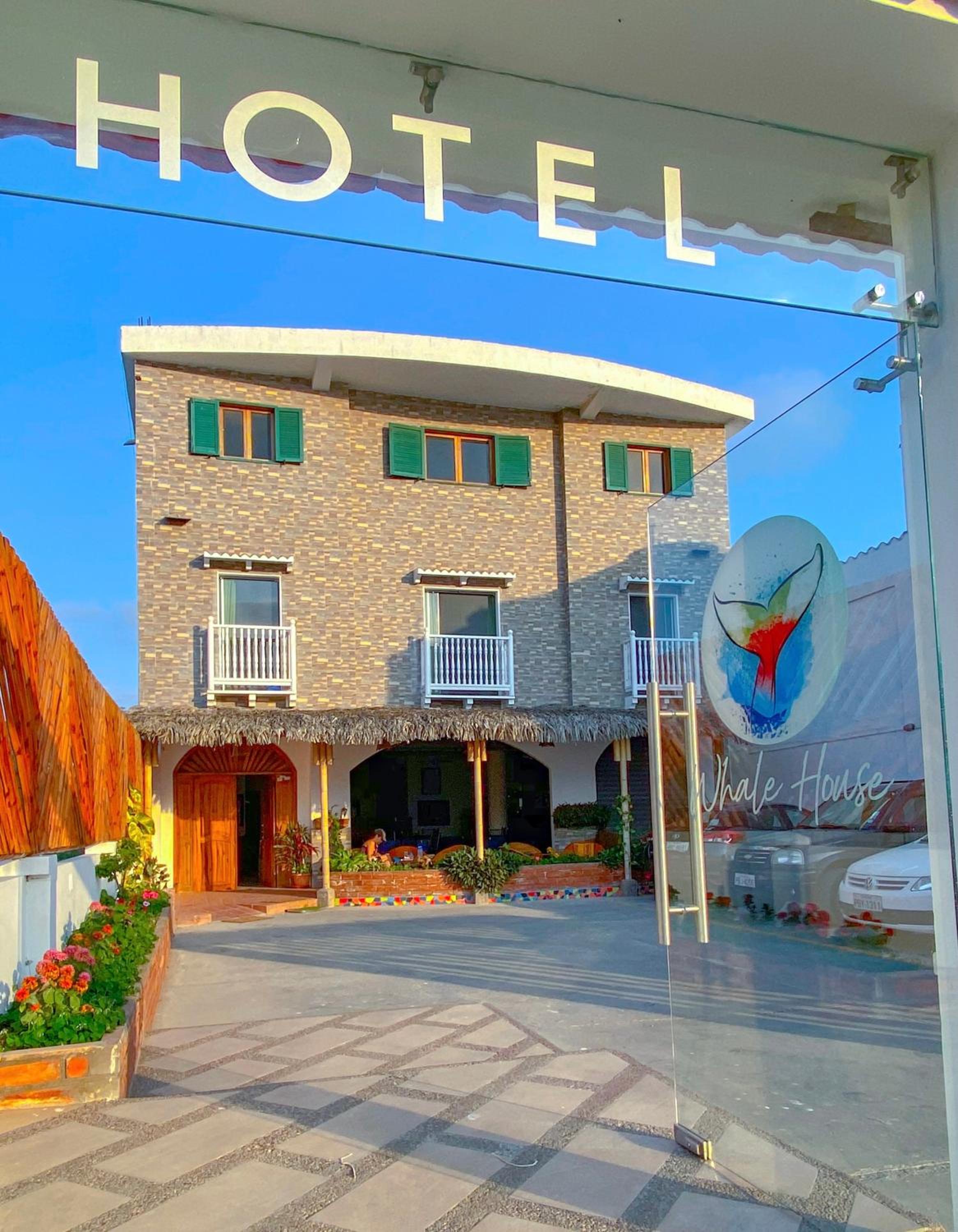 Whale House Hotel