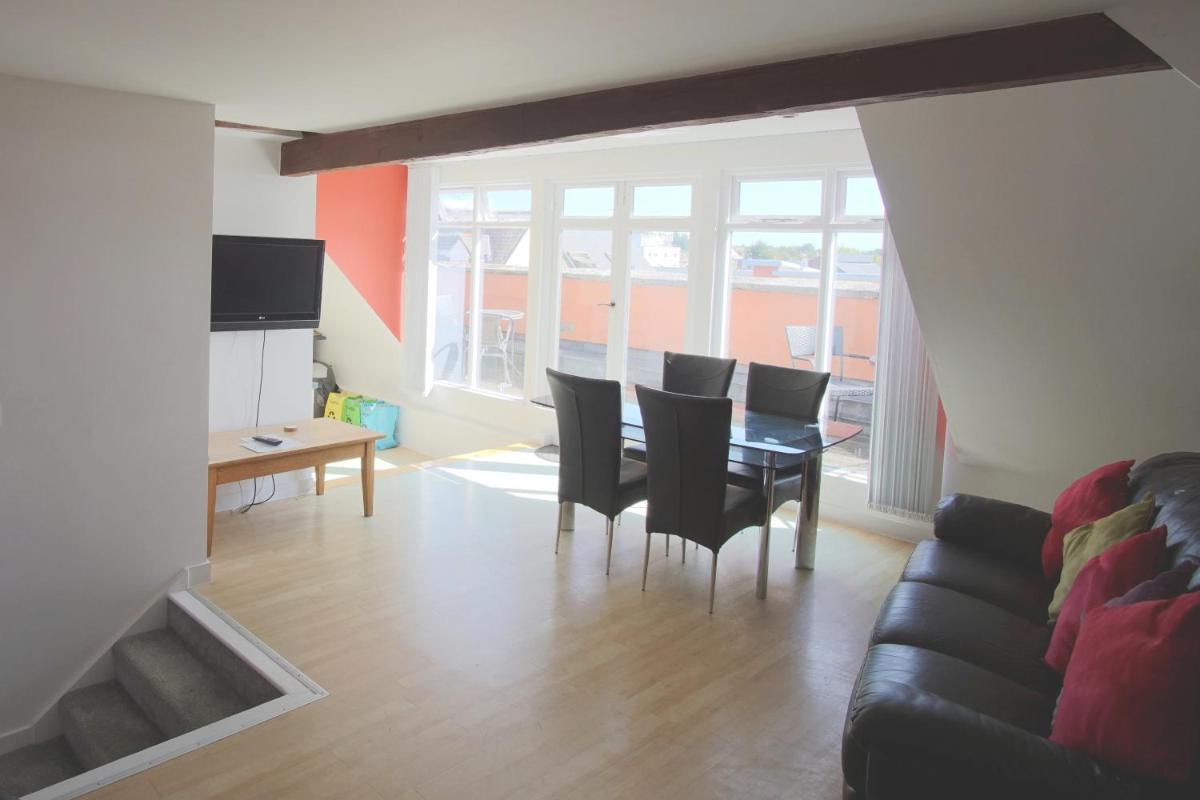 Stunning Central Exeter Apartment with balcony and fantastic view