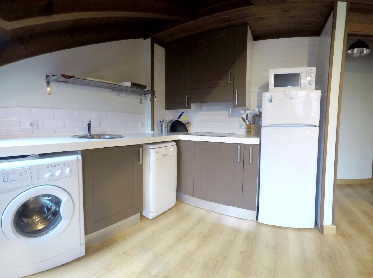 2 bedrooms appartement with furnished terrace and wifi at Llanes 3 km away from the beach view 4