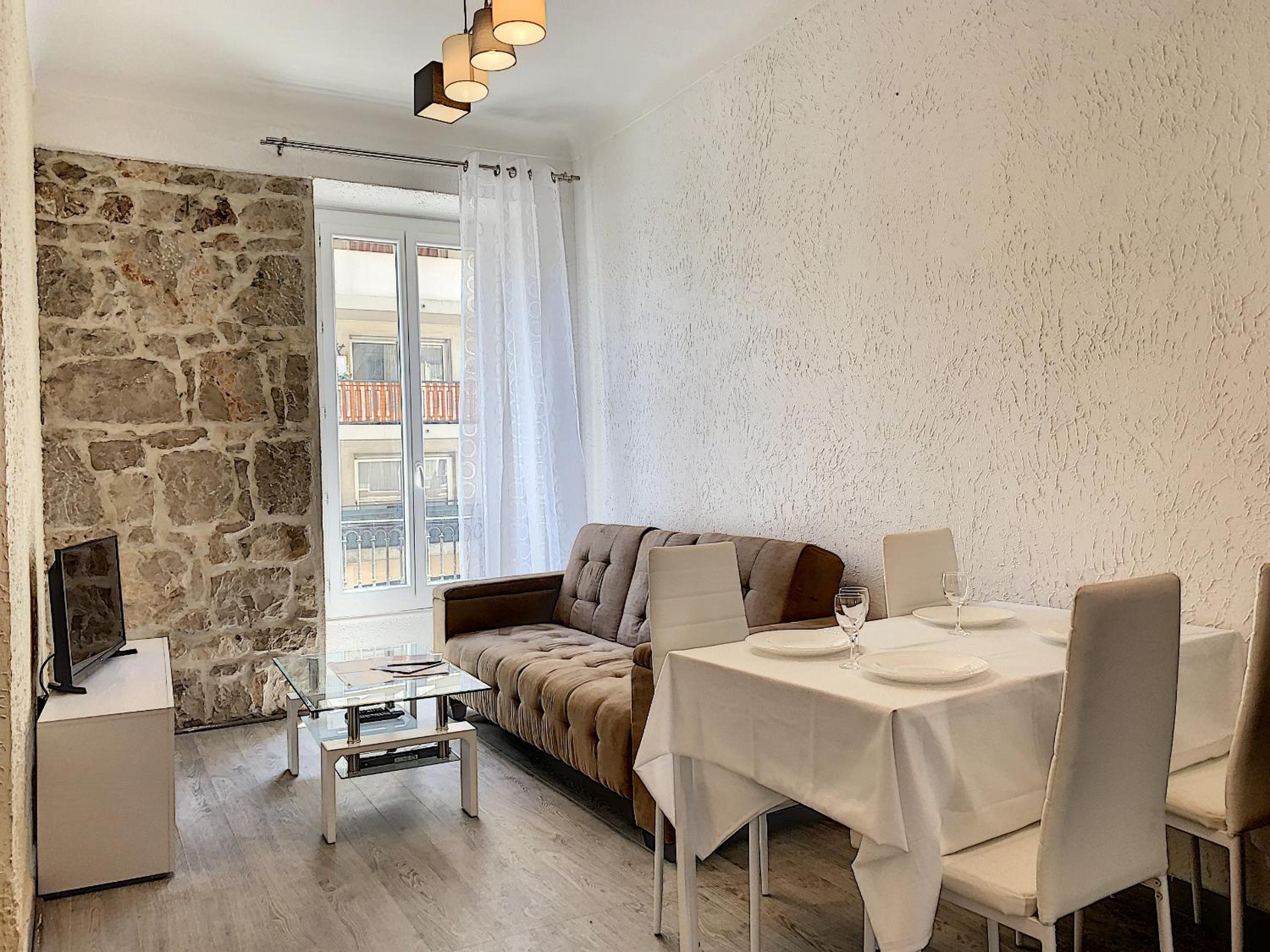 2-Bedroom Apartment Nice Port with Parking photo 1