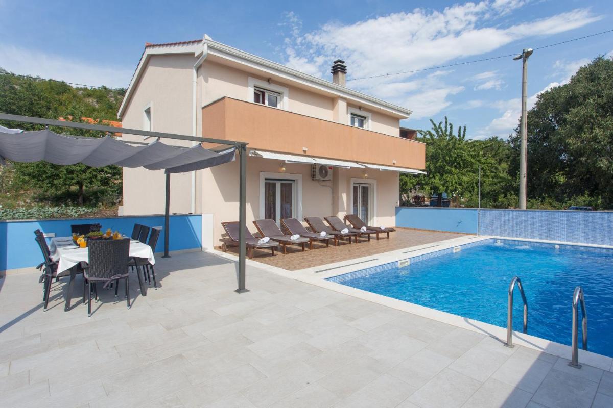 Villa Tomic