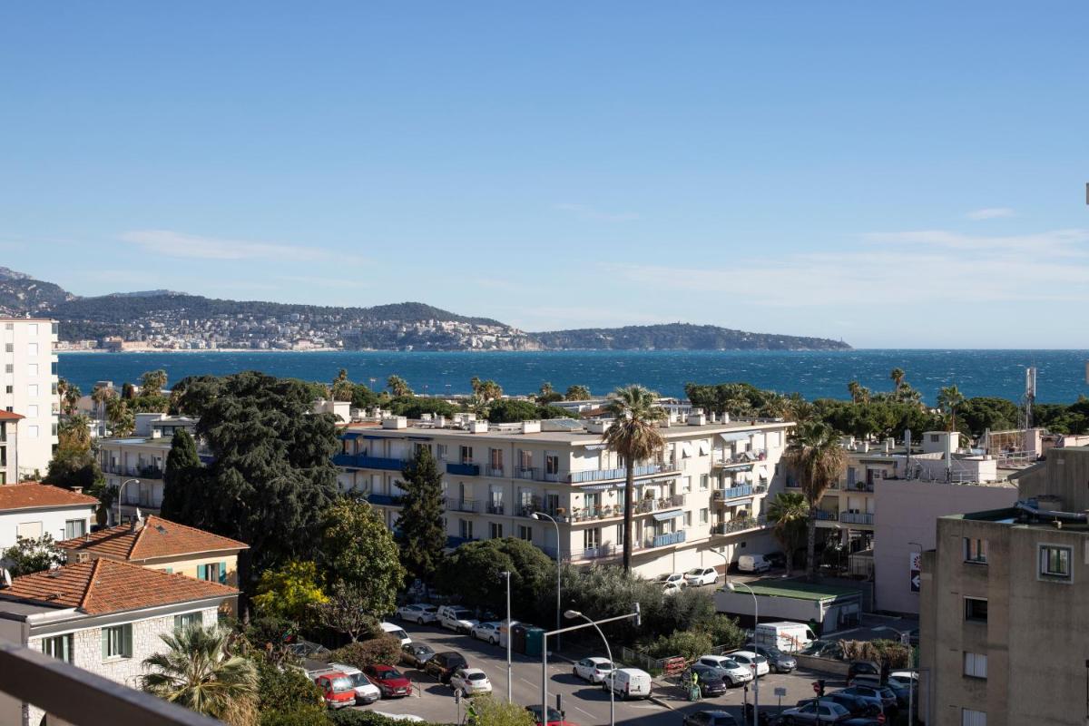 Studio with terrace and sea view, 10 min to the beach photo 1