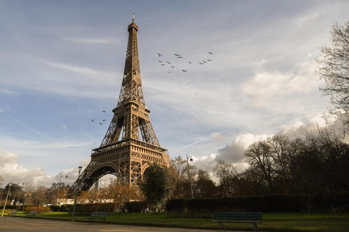 Modern Family Apartment Next To The Eiffel Tower
