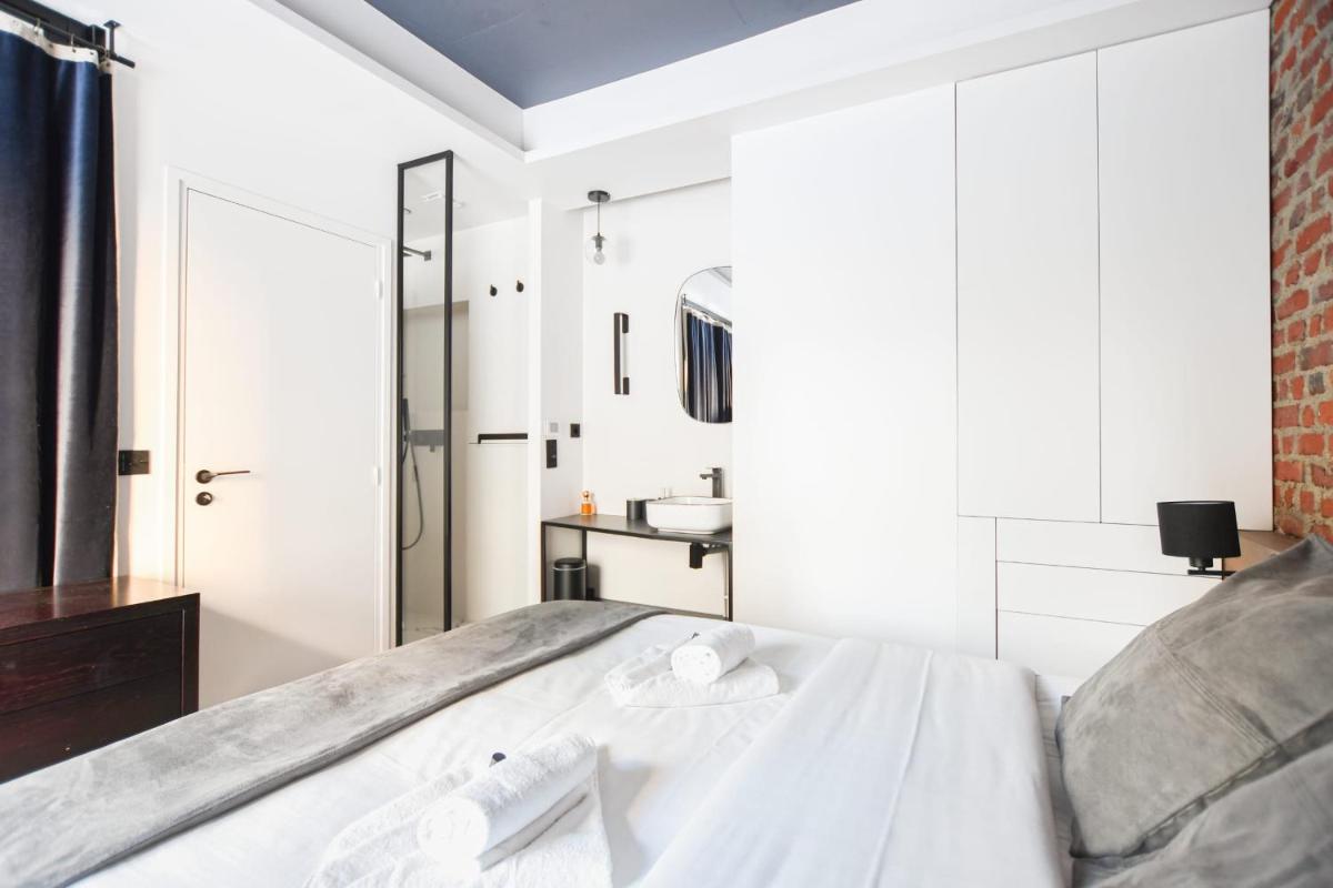 Modern Family Apartment Next To The Eiffel Tower