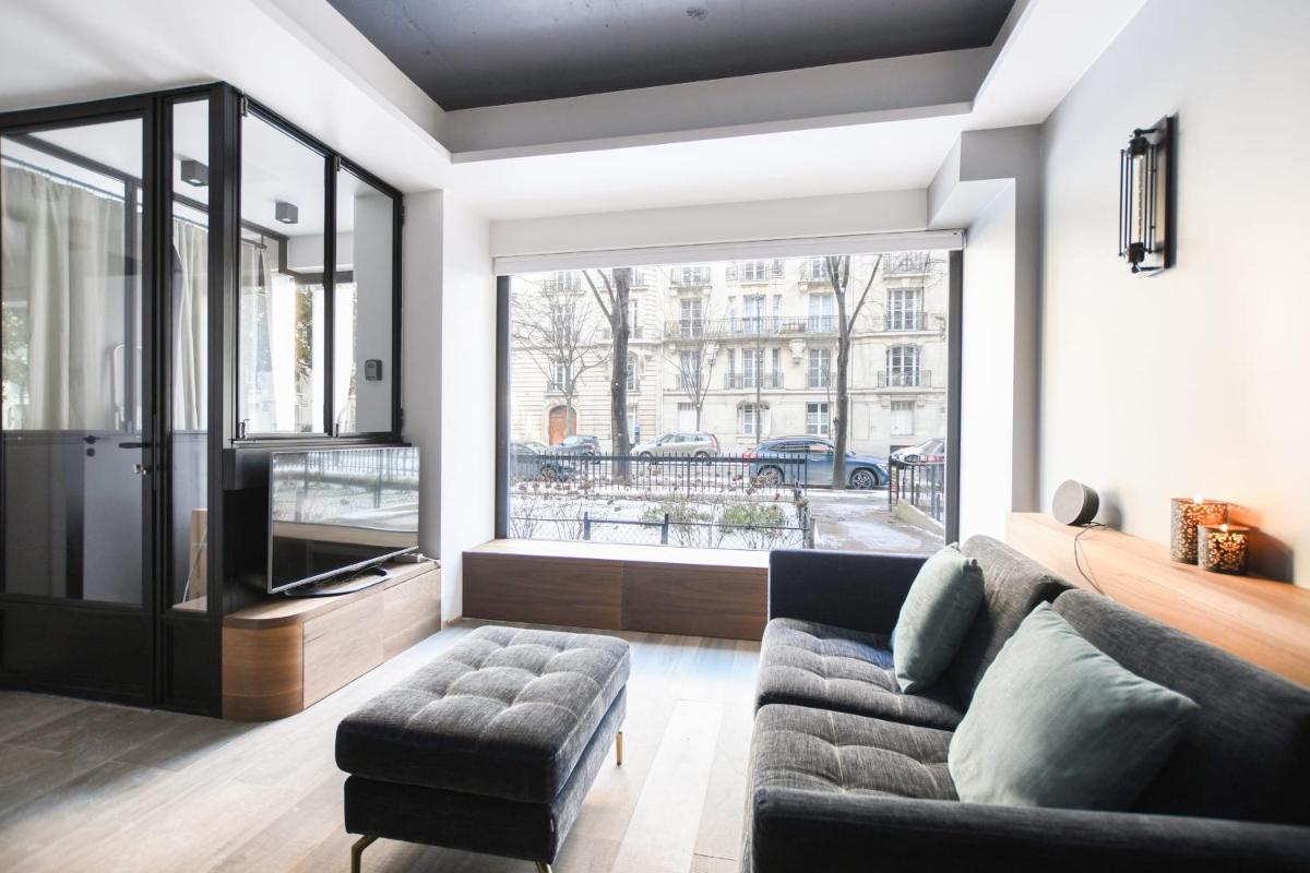 Modern Family Apartment Next To The Eiffel Tower