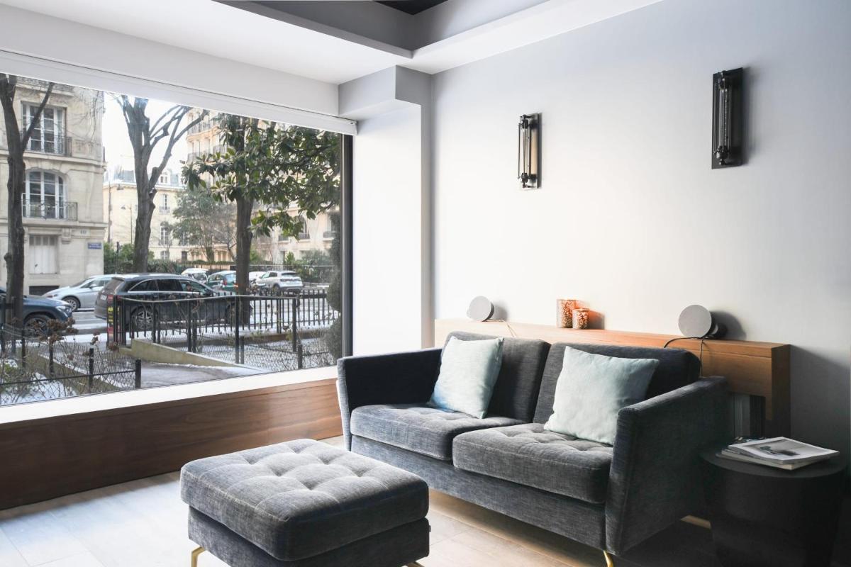 Modern Family Apartment Next To The Eiffel Tower