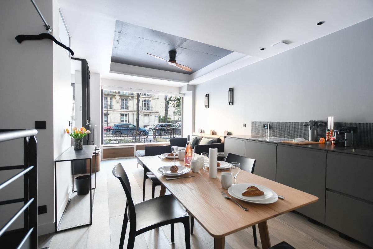 Modern Family Apartment Next To The Eiffel Tower