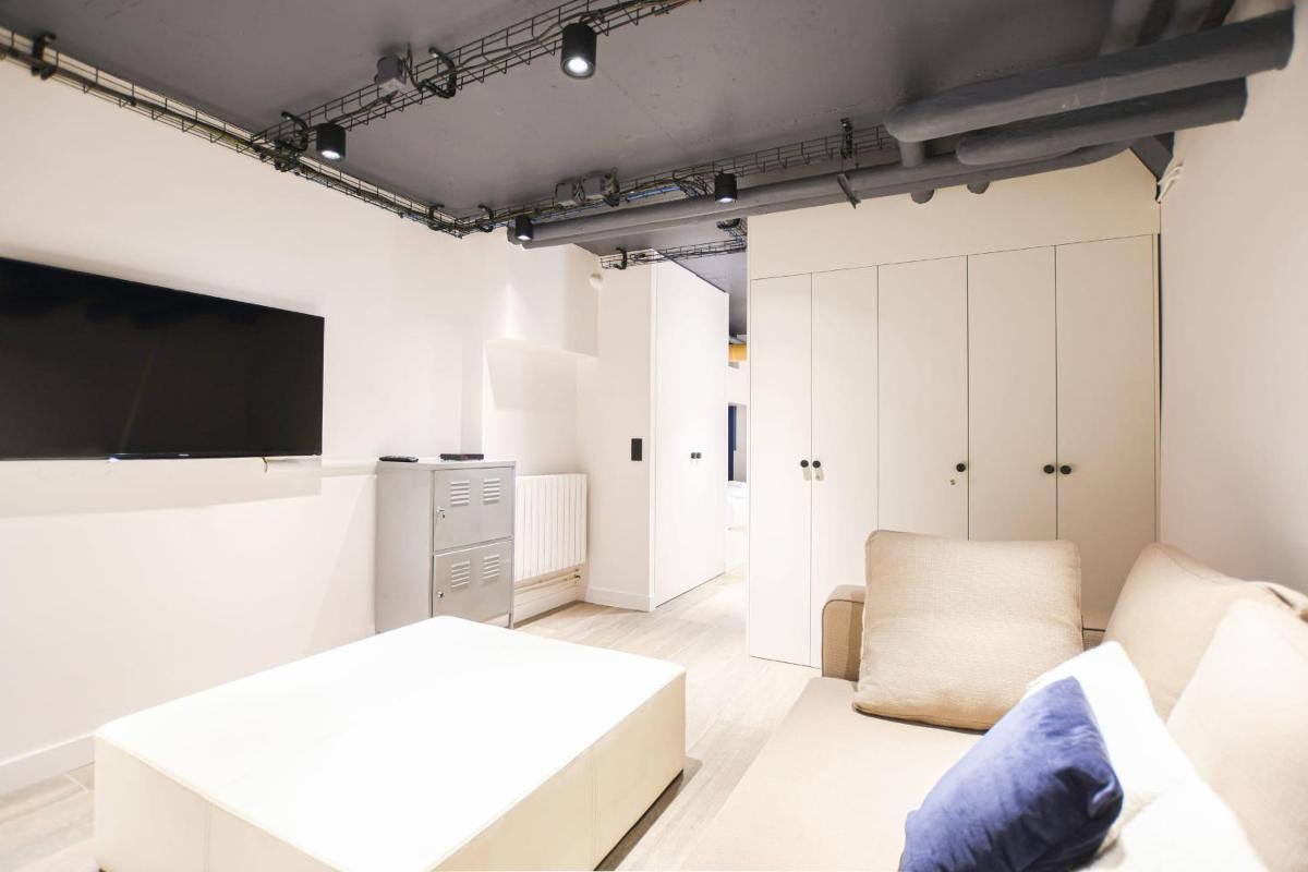 Modern Family Apartment Next To The Eiffel Tower
