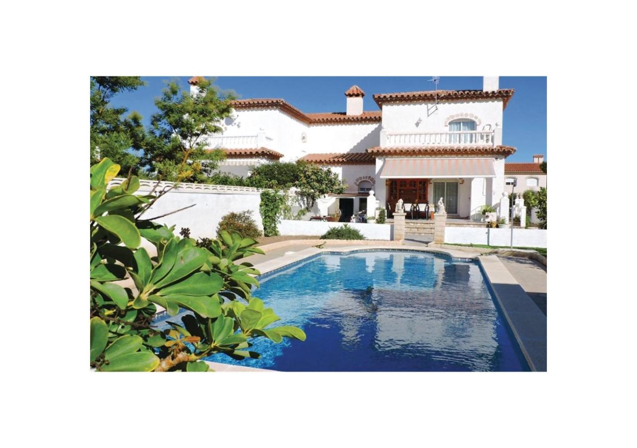 PRECIOSA CASA CON PISCINA AL LADO DE LA PLAYA photo 1