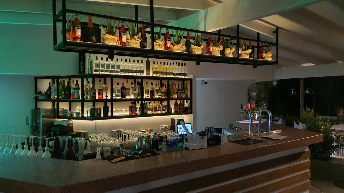 bar