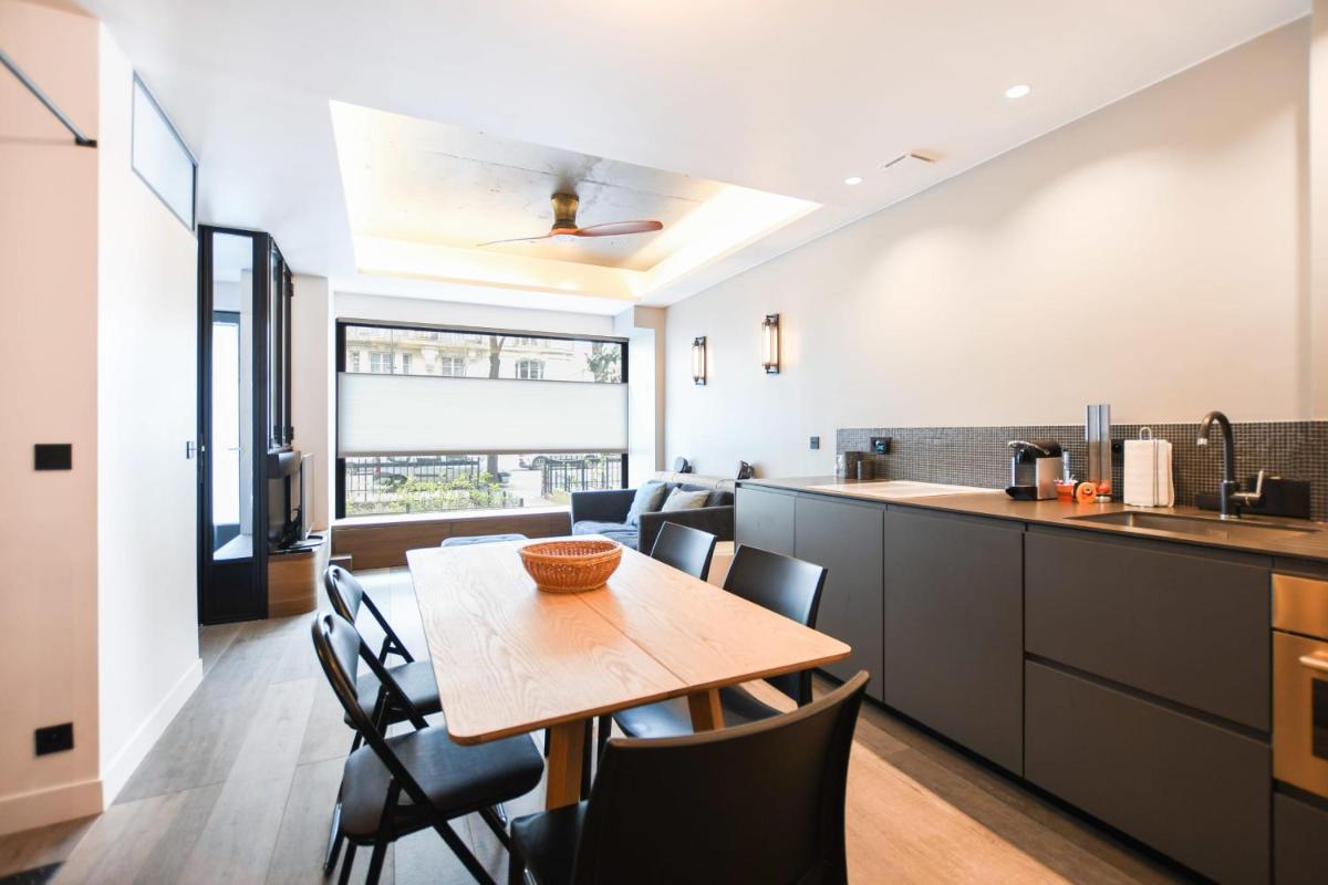 Modern Family Apartment Next To The Eiffel Tower