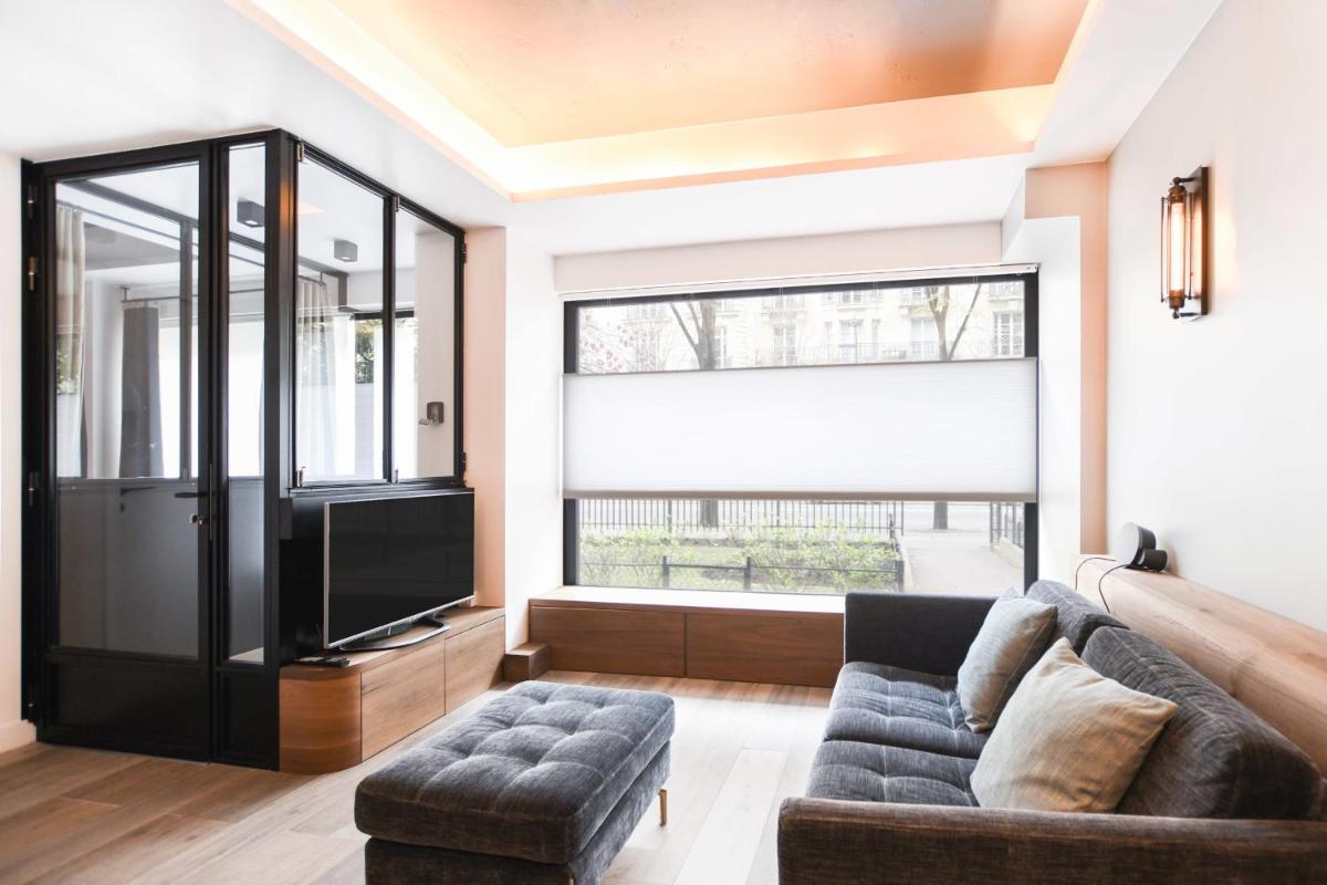 Modern Family Apartment Next To The Eiffel Tower