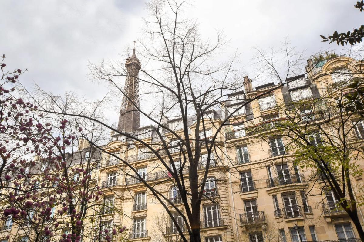 Modern Family Apartment Next To The Eiffel Tower