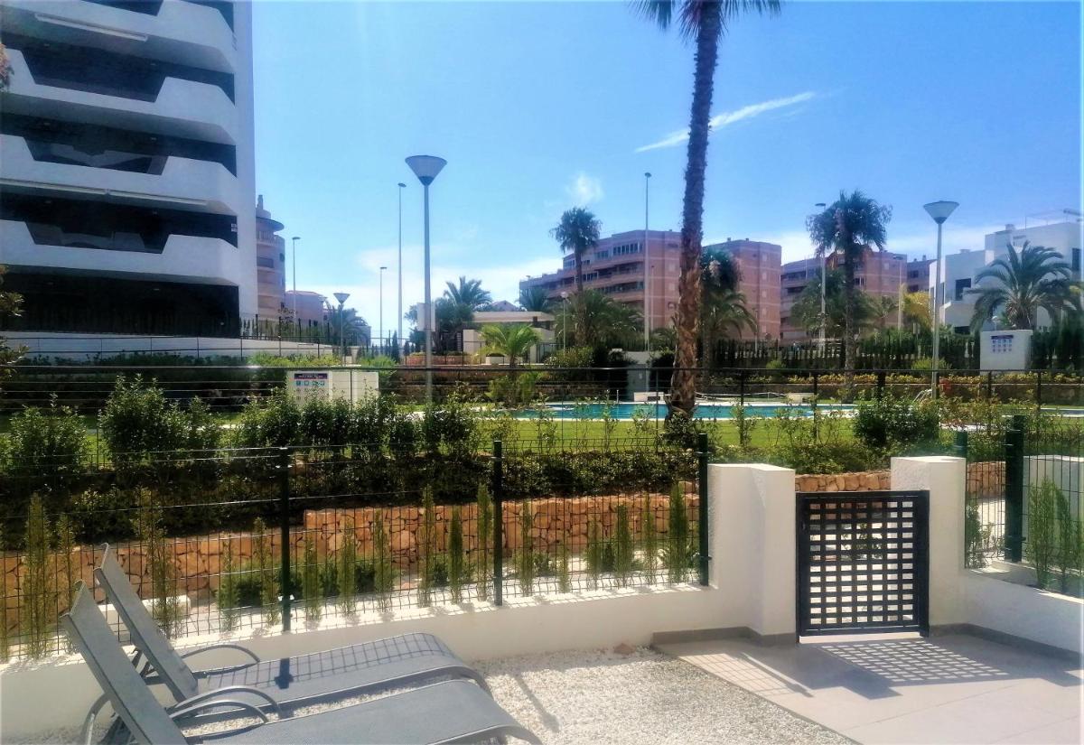 Cosy ground floor apartment with direct access to the pool photo 1