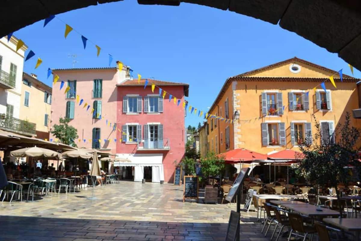 VALBONNE Maison cœur de village