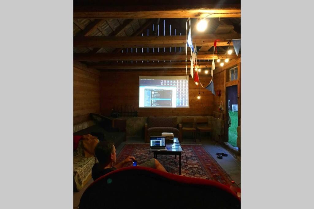 Photo 10