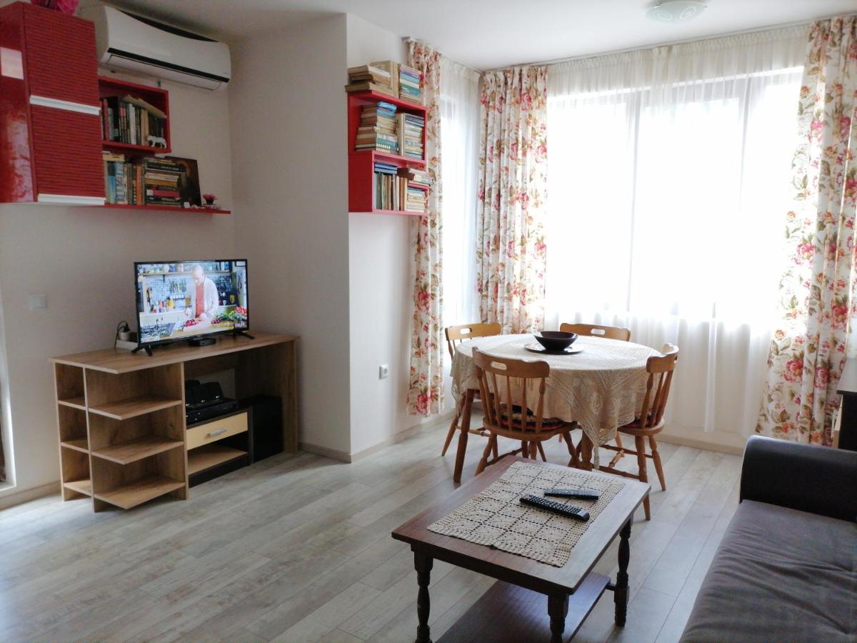 White Home Apartment