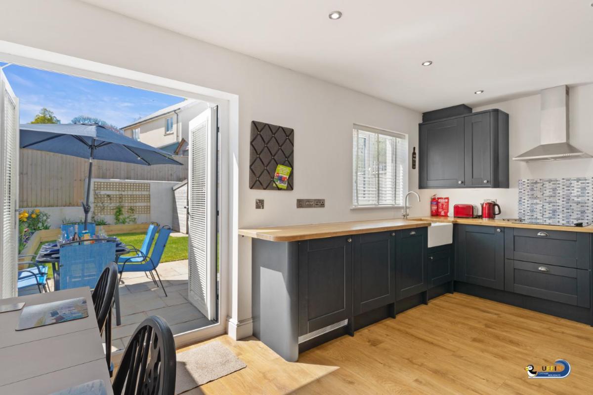 Park Gardens - Lovely Cottage, Parking, Central Location