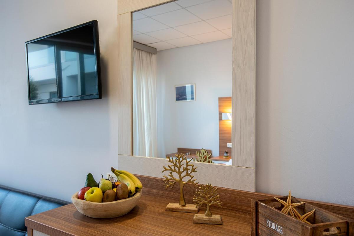 Hotel Royal Bay - Image 1