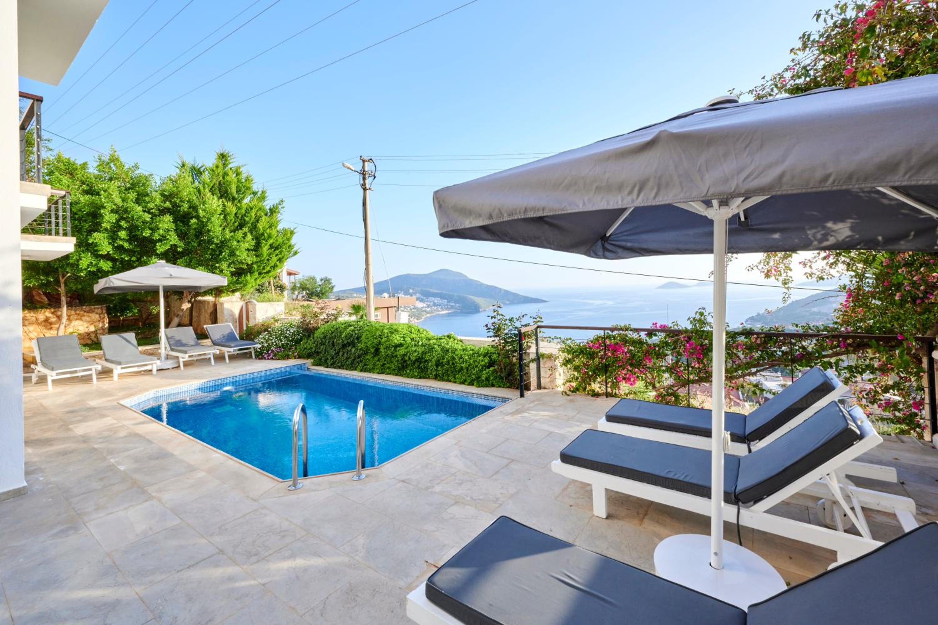 Luxus Villa Skyla mit 5 Schlafzimmern & Meer-Blick