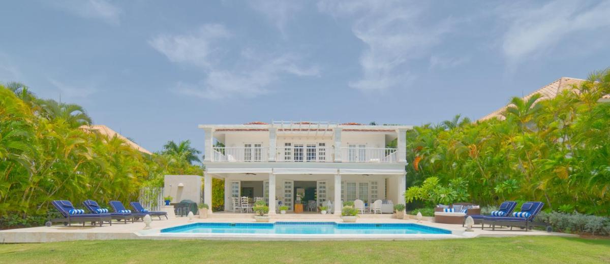 Cozy 4BDR villa in luxury beach resort with service staff and view of La Cana golf course
