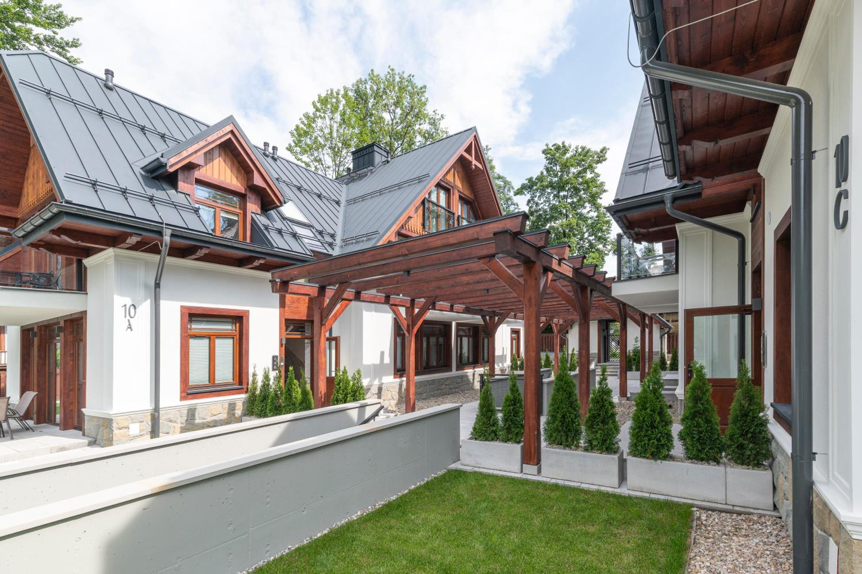 Park Residence Apartments by Nosalowy
