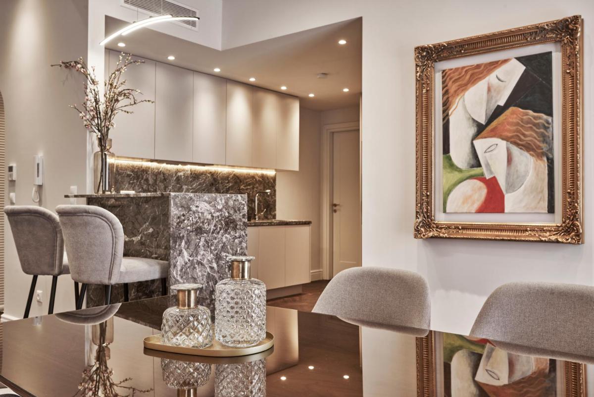 Patriarchou 4bd Art Deco Penthouse