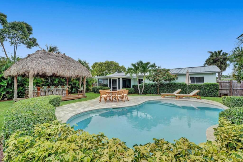 TIpsy Tiki Paradise - A FL Tropical HEATED Pool Retreat