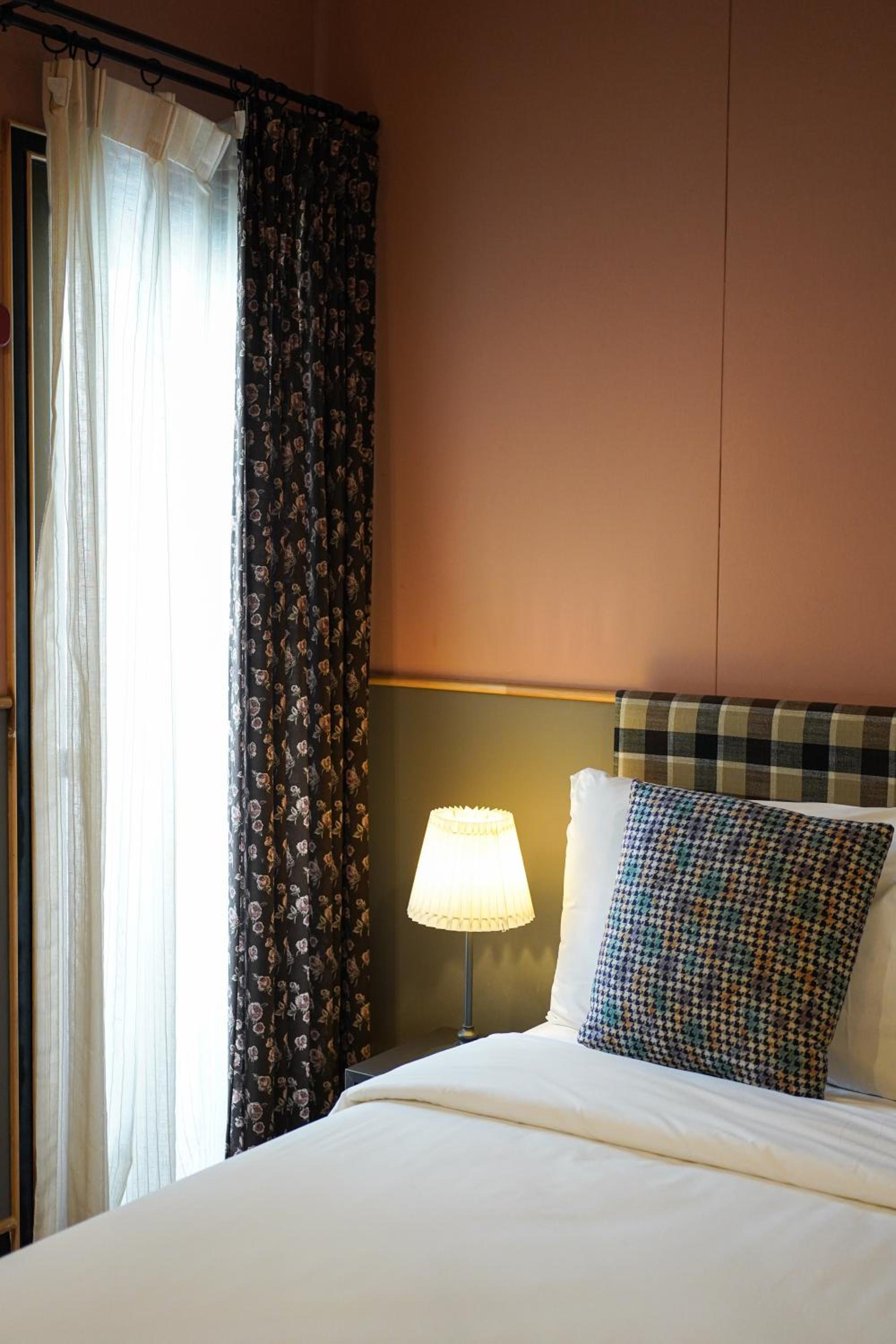 Josh Hotel 40