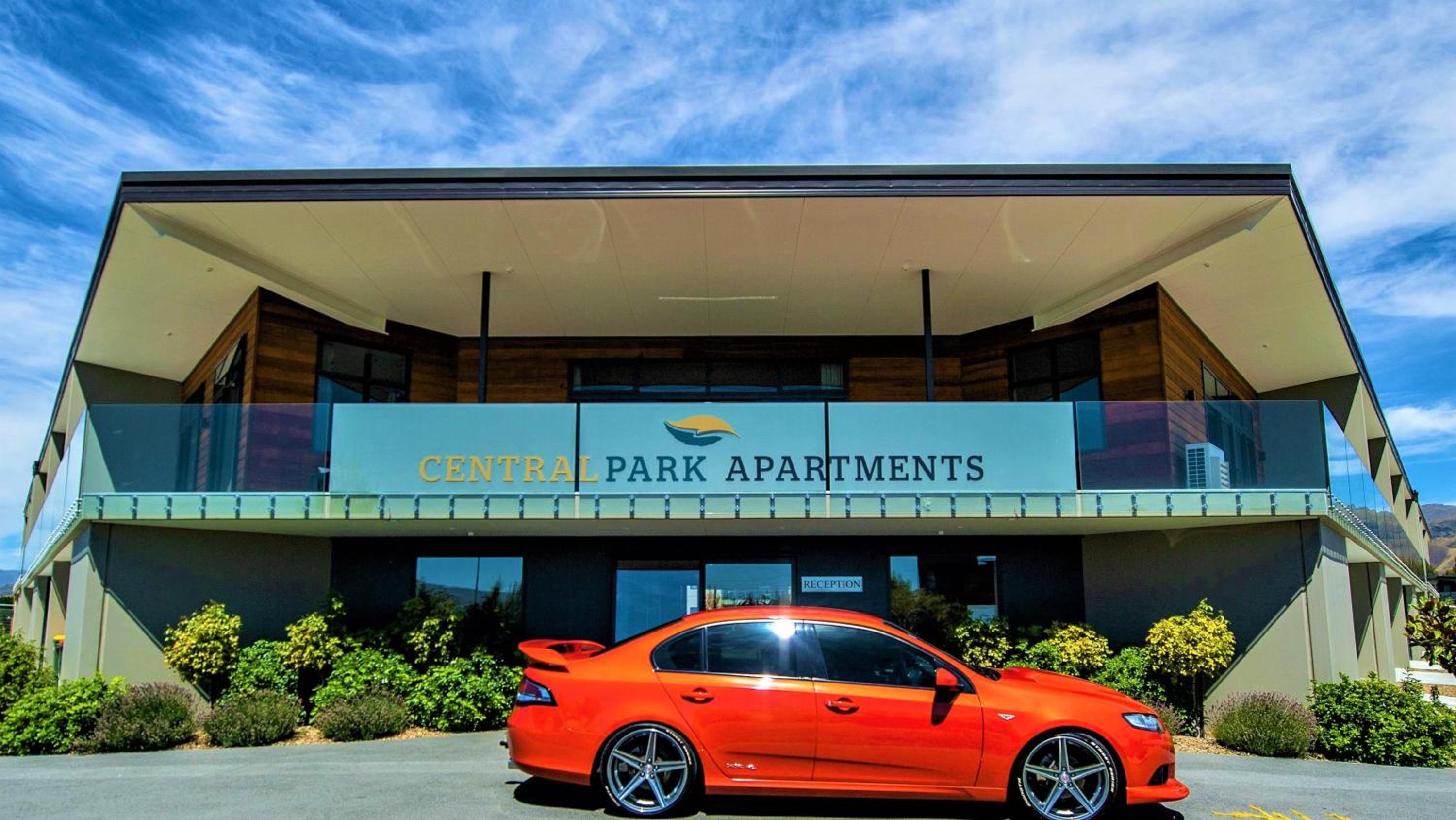 Hotel Central Park Apartments - Image 1