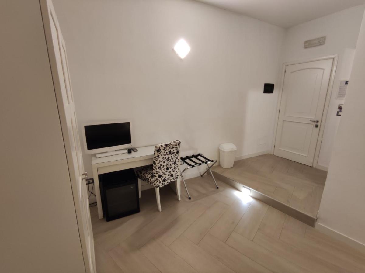 SAMI Rooms - Teatro a 400 mt - Ortigia a 1500 mt - Prenotazioni solo con B00KING - Reservation only with B00KING -