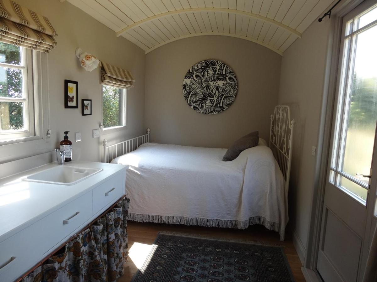 The Oaks Glamping - Rubie's Shepherds Hut