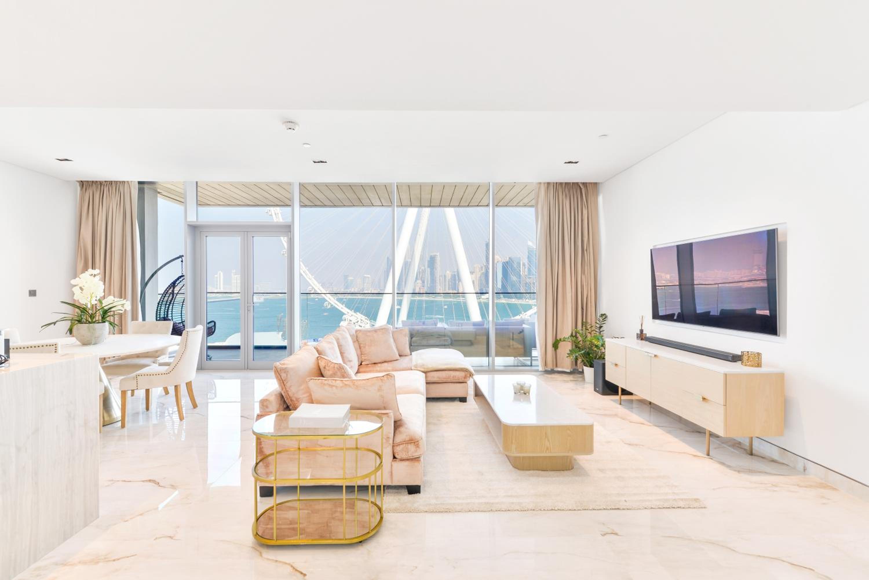 Contemporary and Spacious 2 BR in Bluewaters Island