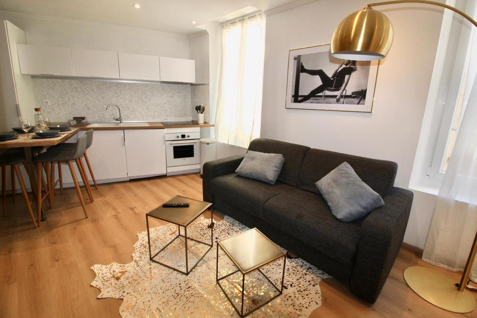 Lovely Apartment Heart of Golden Square Fiber Wifi photo 1