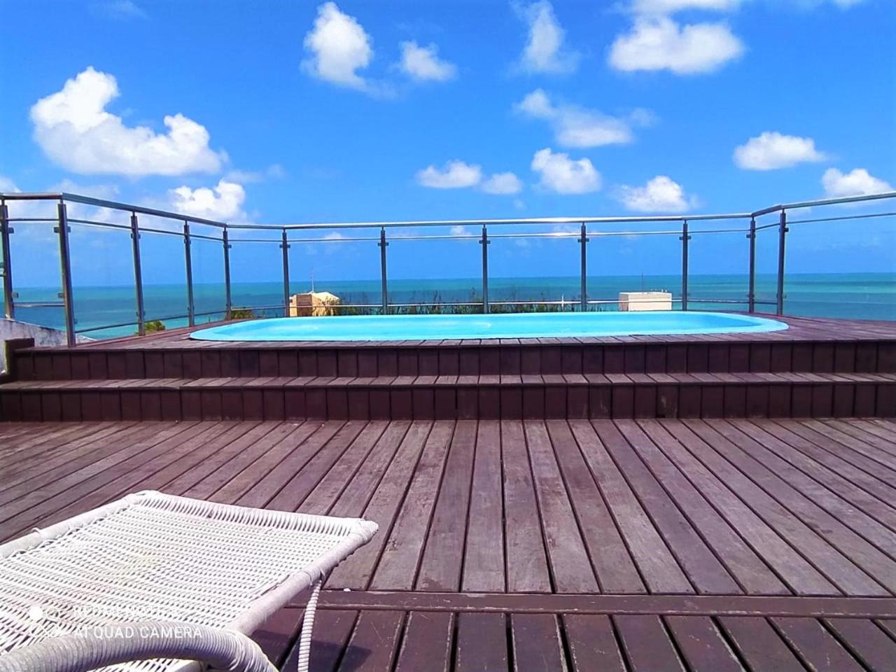 Confortável apartamento de 2 quartos para 5 pessoas, totalmente mobiliado, com excelente wifi e tv a cabo, localizado a apenas uma quadra do calçadão da Pr