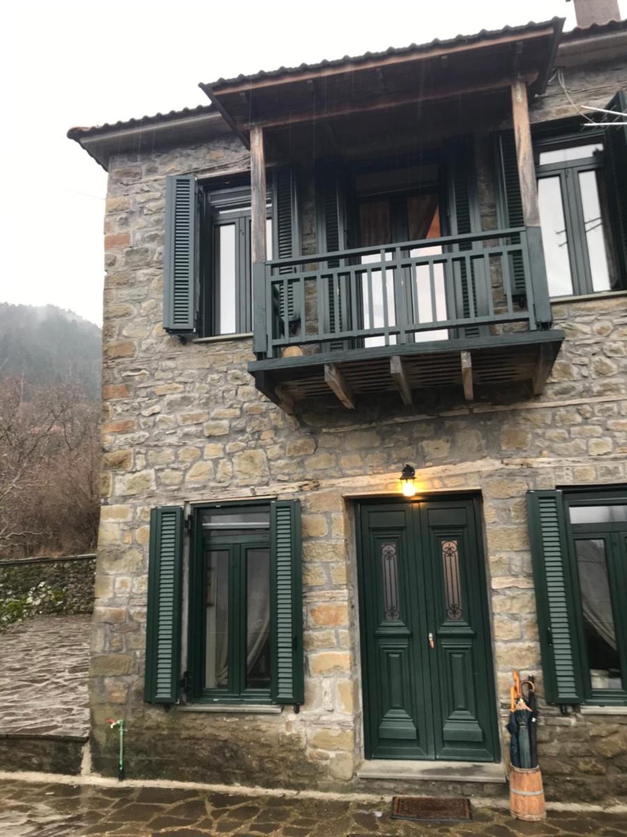Daphne 1933, Lithochtisto Mansion on the Mountain