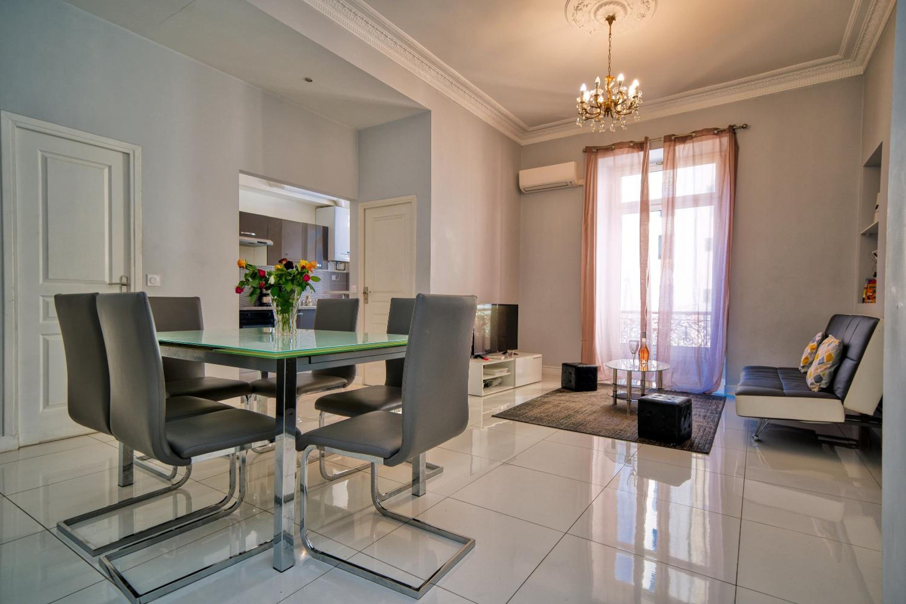 Designer Flat Nice photo 1
