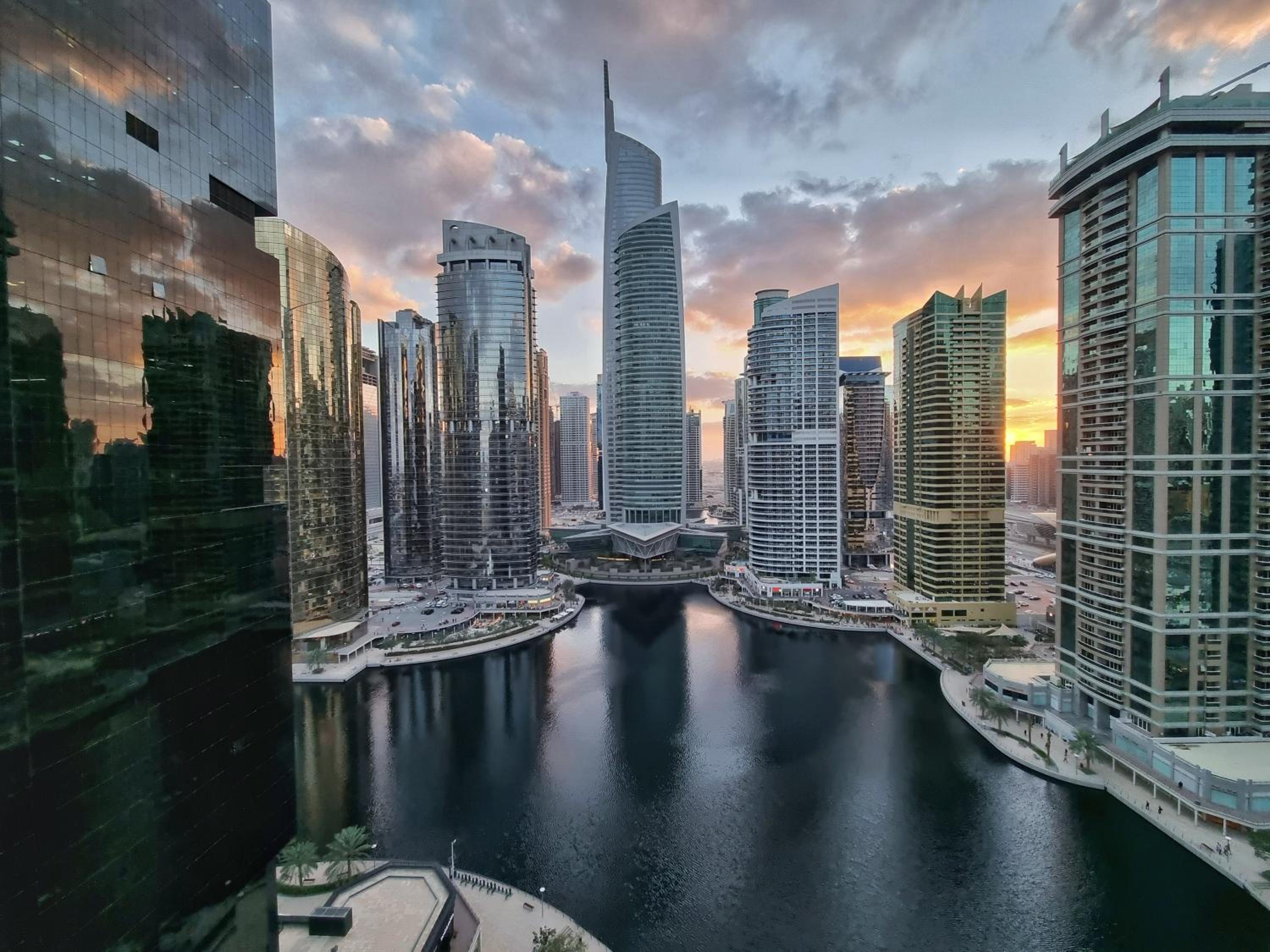 Walking Distance to Metro! FULL Canal View