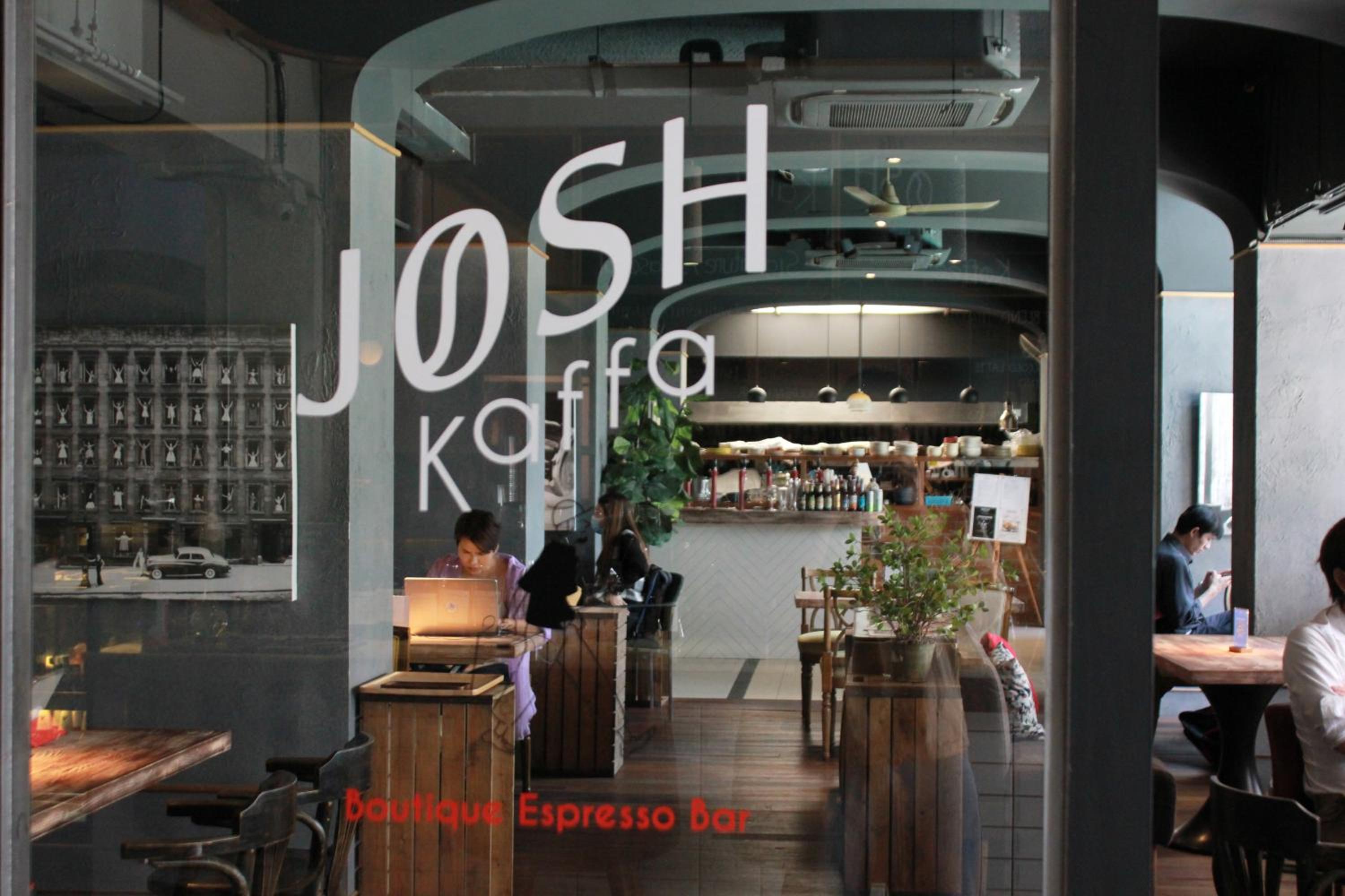 Josh Hotel 14