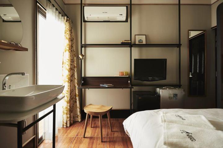 Josh Hotel 21