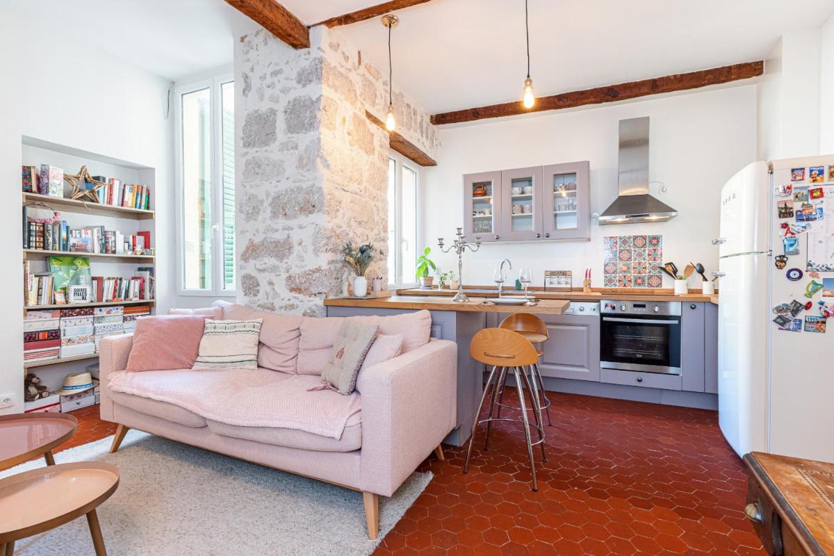 Lovely 1 Bdr Port & Garibaldi Square photo 1