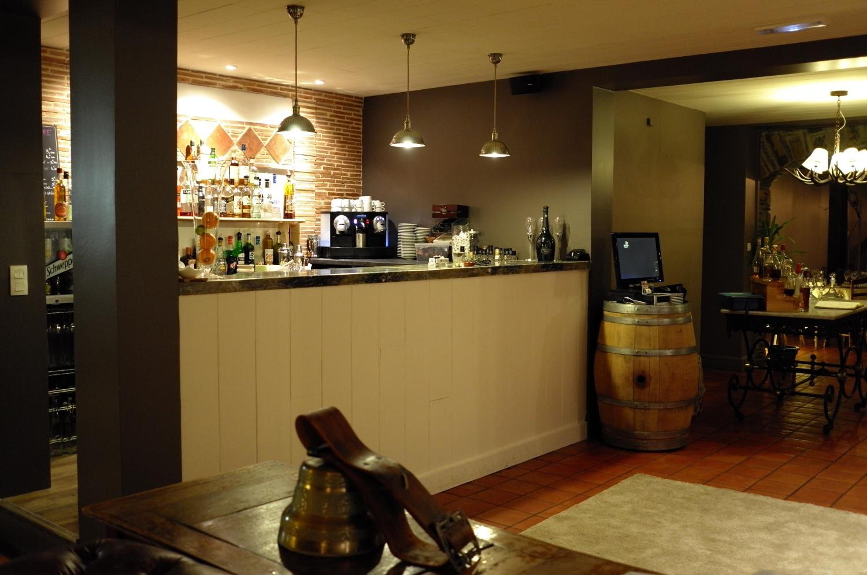 bar