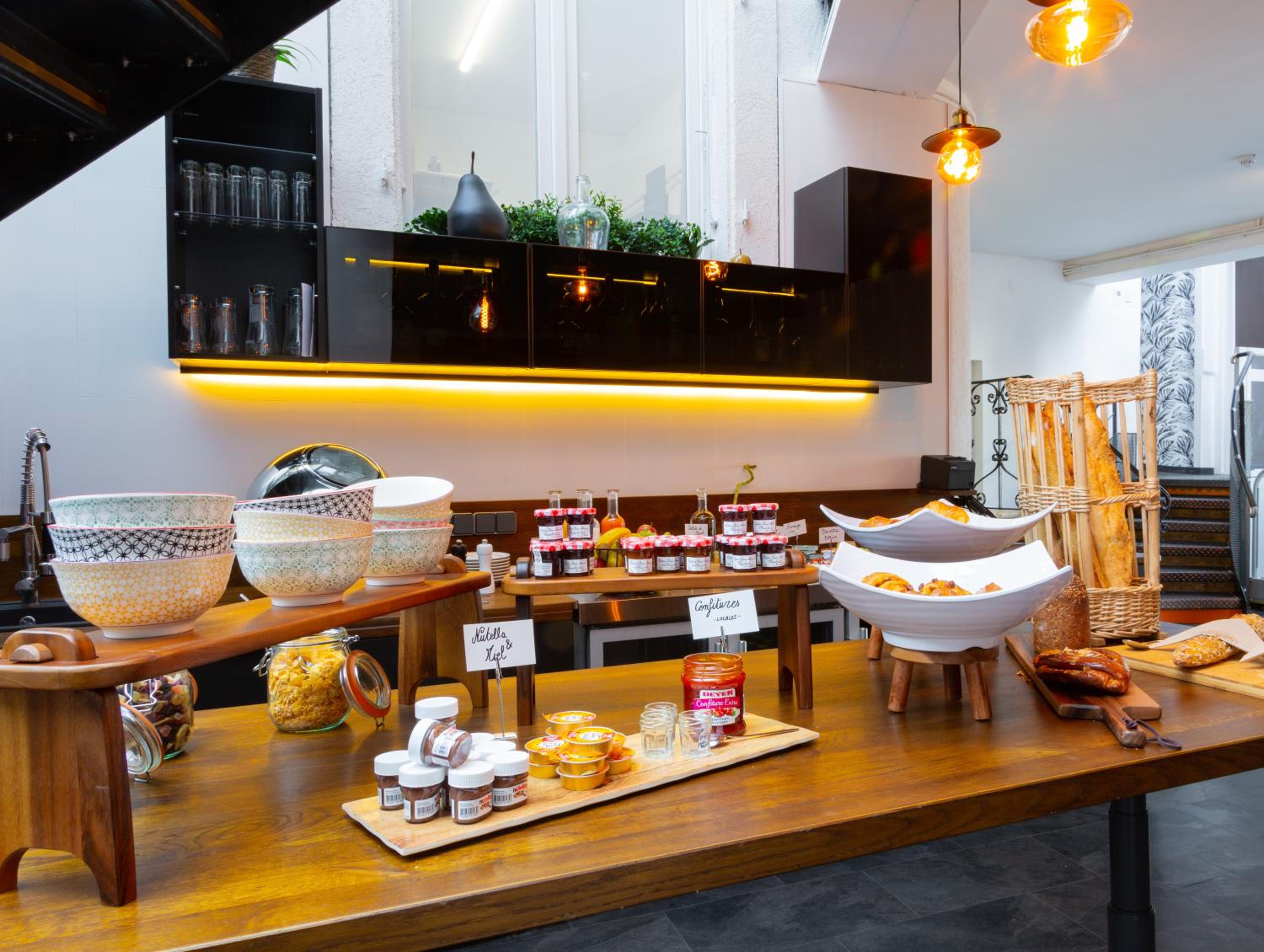 breakfast buffet