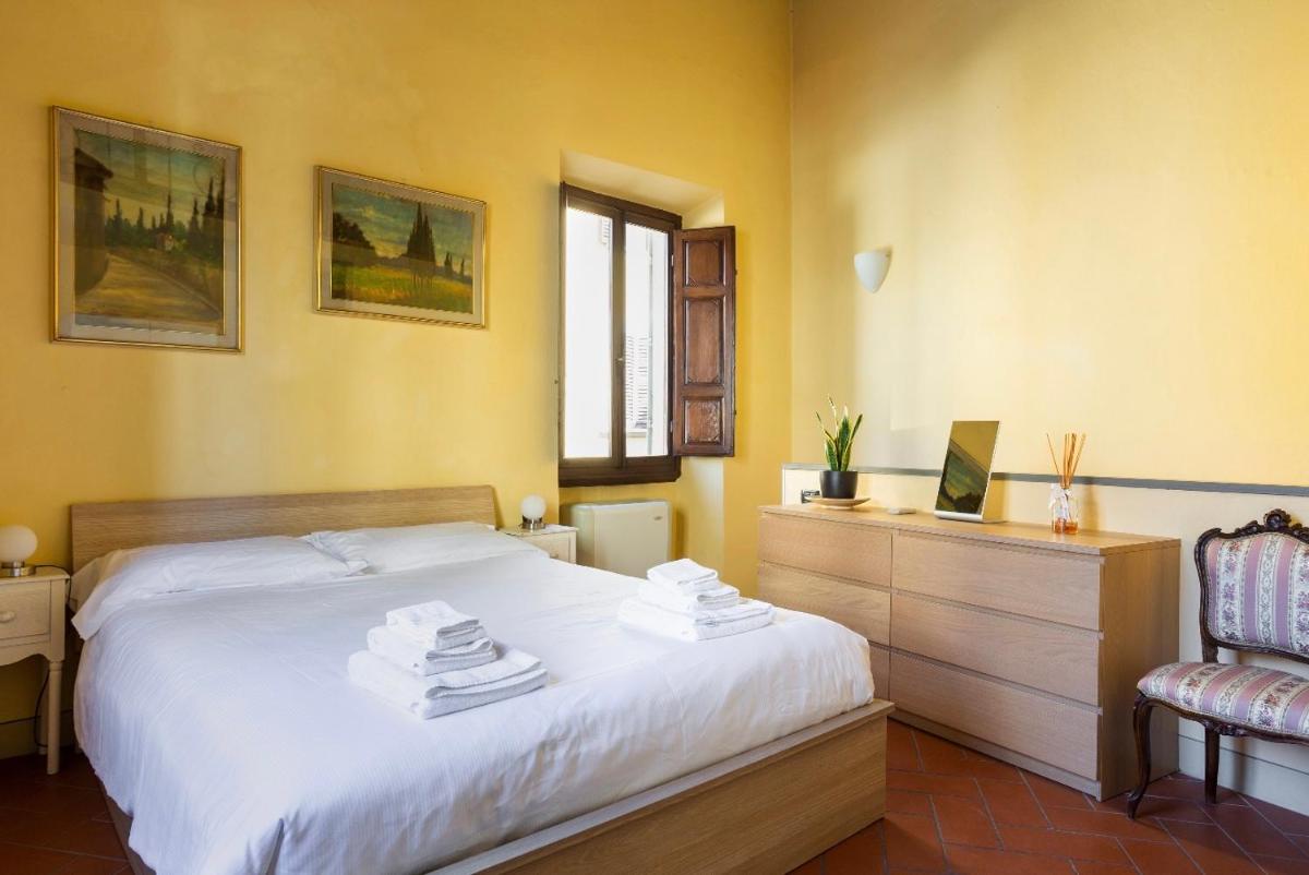 Cozy classic Italian house near Santa Croce, on the Lungarno photo 1