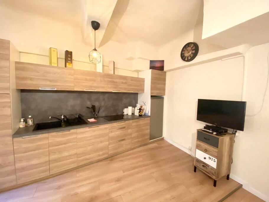 2 bedrooms 2 bathrooms 1 min Palais & beaches photo 1