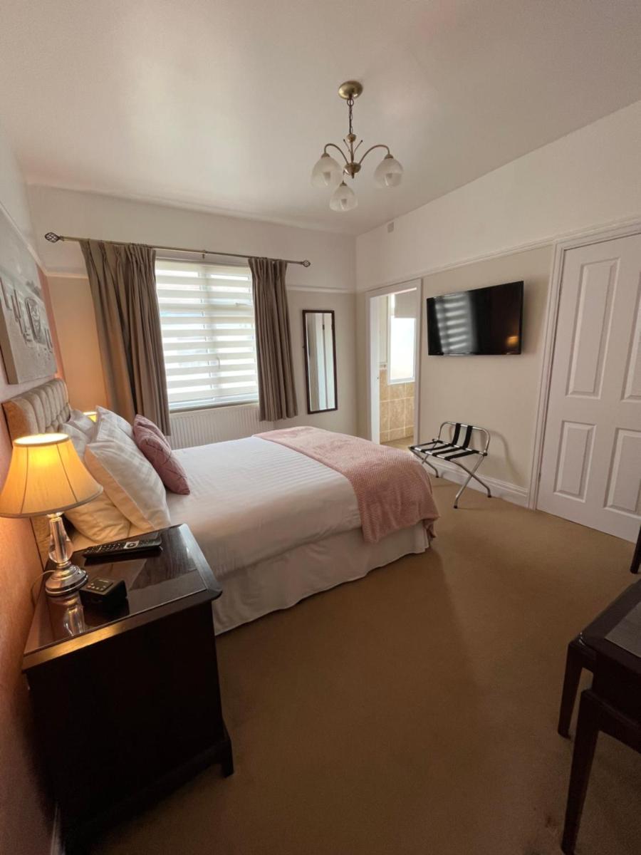 Between the Bays exclusively for Adults