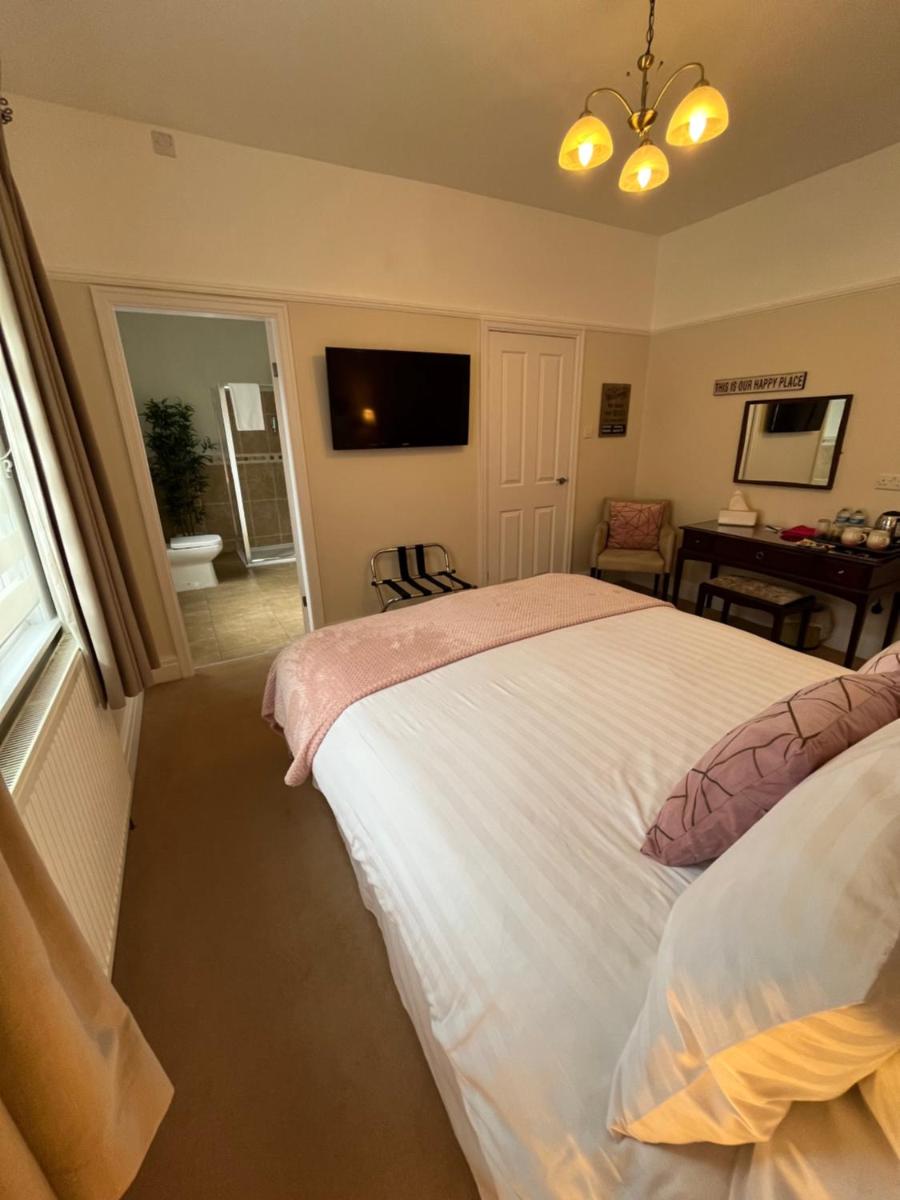 Between the Bays exclusively for Adults