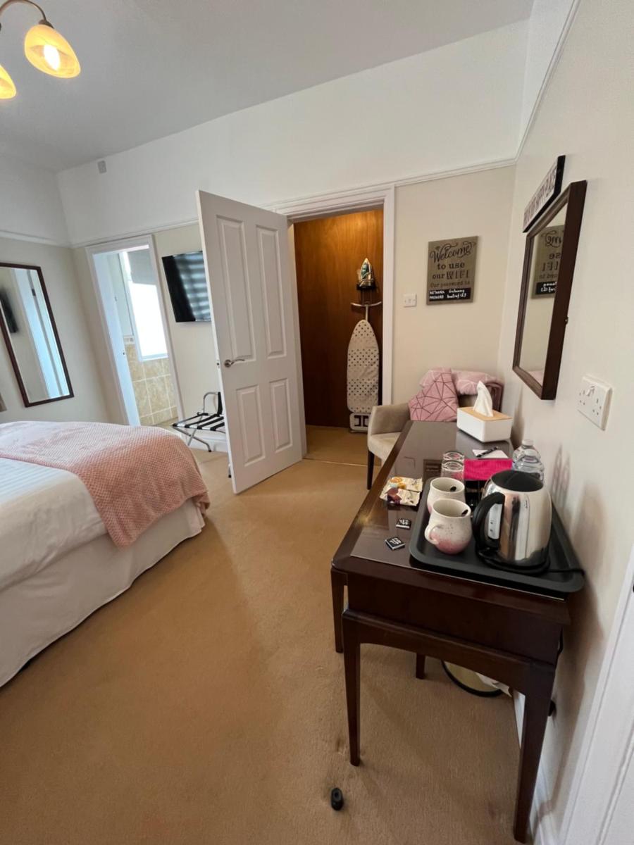Between the Bays exclusively for Adults