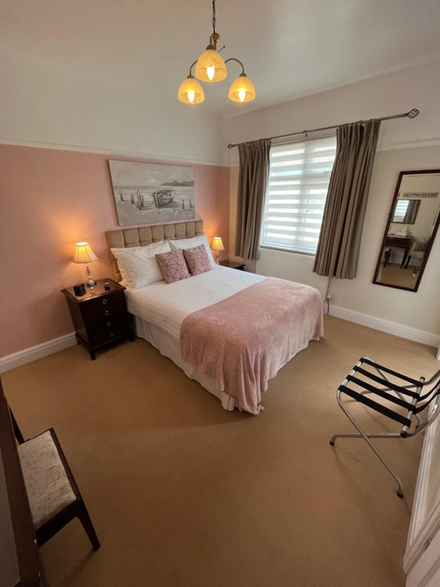 Between the Bays exclusively for Adults